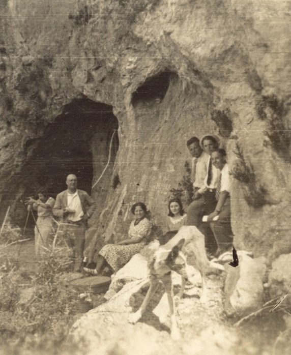 Arqueòleg Luis Pericot, amb estudiants, 1932. Foto: Arxiu del S.I.P. (Servei d'Investigació Prehistòrica de la Diputació de València)